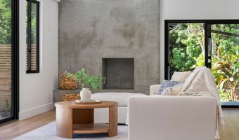 965 Hog Back Rd, Haiku, HI 96708