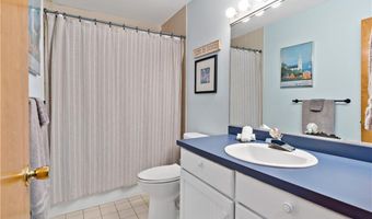 50 S Bay Dr 19, Narragansett, RI 02882