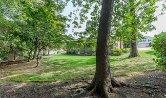 22 Whitewood Dr, Cranston, RI 02920