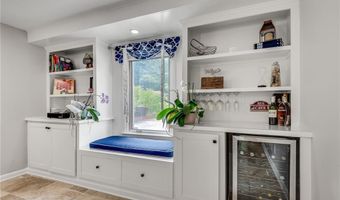 2821 Laurel Ridge Dr, Decatur, GA 30033