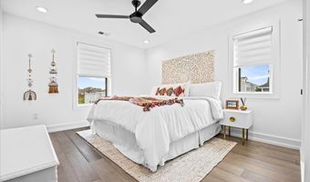 21 N Douglas Ave, Margate City, NJ 08402