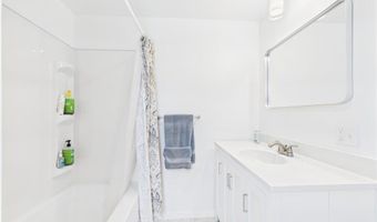 34 Beach Plum Rd, Narragansett, RI 02882