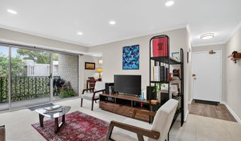 8 CANTERBURY Sq 304, Alexandria, VA 22304