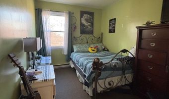 6 Irving Pl, Danbury, CT 06810