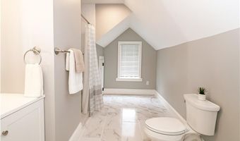 51 Gibbs Ave, Newport, RI 02840