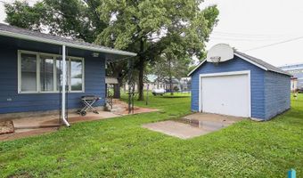 631 E 2nd St, Bridgewater, SD 57319