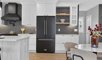 28 Amsden St 28, Arlington, MA 02474