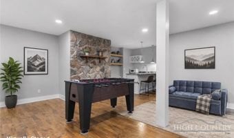 549 Clubhouse Dr, Banner Elk, NC 28604