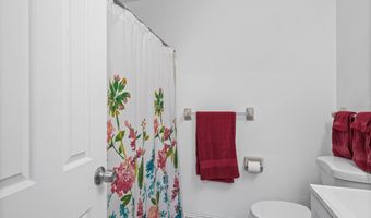 137 Point Of Woods Dr, Albany, NY 12203