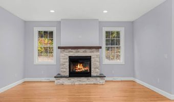222 Briarwood Ct, Albany, NY 12203