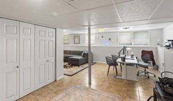 8 Mckay Ct, Warwick, RI 02889