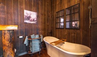 18999 River Rd, Athens, OH 45701