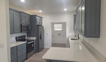 33 Elmwood Ln, Baxley, GA 31513