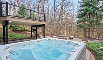 1100 Skyevale Dr NE, Ada, MI 49301