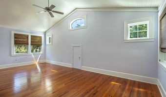 15 8th St, Apalachicola, FL 32320