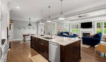 10 Lilac Ct, Bedford, NH 03110