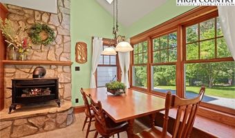 140 Library Ln, Banner Elk, NC 28604