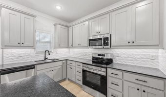 100 Selkirk Dr, Bella Vista, AR 72715