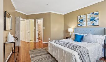 4691 LONGSTREET Ln 202, Alexandria, VA 22311