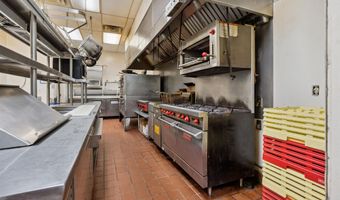 11 Benton Ave E, Albia, IA 52531