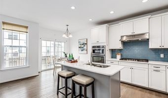 2769 Ashcombe Dr, Ann Arbor, MI 48105
