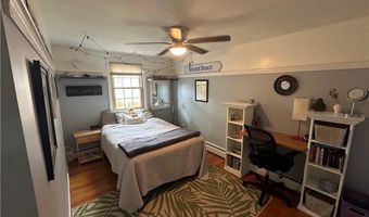 7 Boulevard E, Middletown, RI 02842