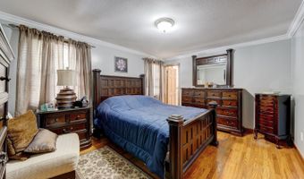 4 Lee Cir, Bloomfield, CT 06002