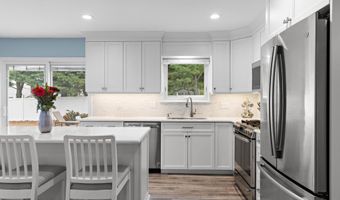 15 Brentwood Dr, Bayville, NJ 08721