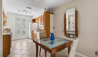 186 PINE St, Atlantic Beach, FL 32233