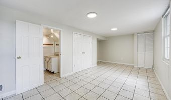 5813 FIFER Dr, Alexandria, VA 22303