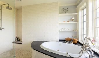 7 Clay Pit Ln, Aquinnah, MA 02535