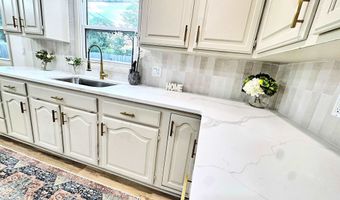 2317 N BAY St, Appleton, WI 54911