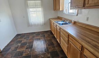 2701 Mountain View Dr, Carlsbad, NM 88101