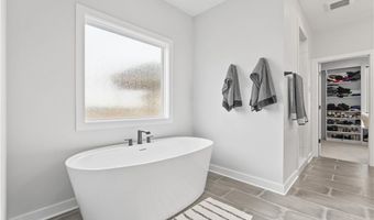 14616 Aspen Cir, Basehor, KS 66007