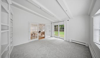 5 Beaver Pond Rd, Albany, NY 12211