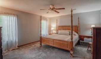2641 Topflite Dr, Akron, OH 44312