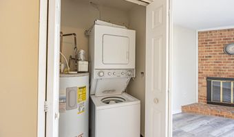 929 ROLFE St S 2, Arlington, VA 22204