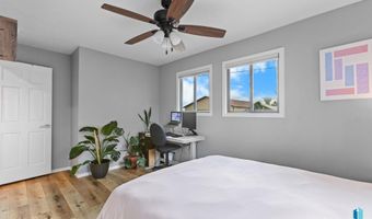 306 E Maple St, Beresford, SD 57004