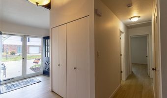 126 Greenbriar Dr, Aurora, OH 44202