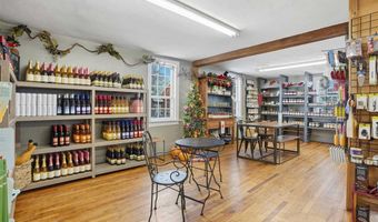 4402 220Th Trl, Amana, IA 52203