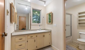 9 Evergreen Ln, Brattleboro, VT 05301