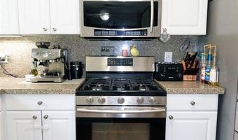 872 Village Brook Ct, Ballwin, MO 63021