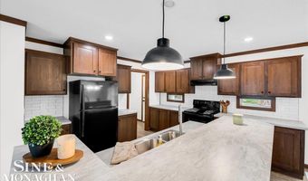2060 Washington St, Algonac, MI 48001