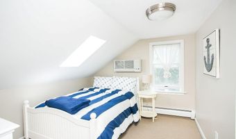45 Holland St, Newport, RI 02840