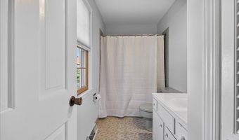 3 Fenway Dr, Albany, NY 12211