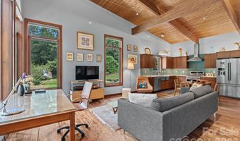39 Wolf Rd, Asheville, NC 28805