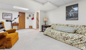 1334 W CLOVERDALE Dr, Appleton, WI 54914