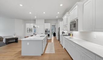 333 Crest Ln, Adams Twp., PA 16046
