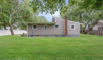 9 Holt St, Amityville, NY 11701