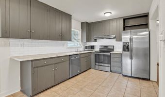 1021 Summit Dr, Albany, GA 31707